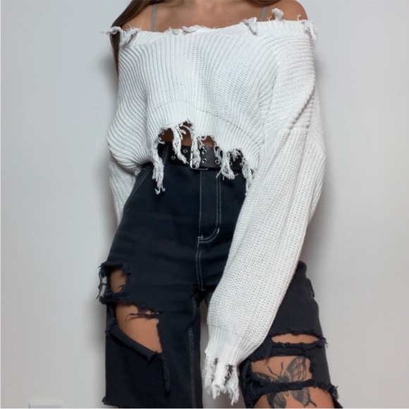 Distressed cropped white off shoulder Sweater - Picture 4 of 6